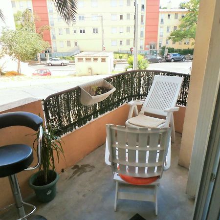 Cosy Nimes Apartment Bagian luar foto